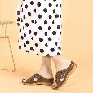 (14-3038)  Women's Wedge Sandals SZ 42 (11.5)